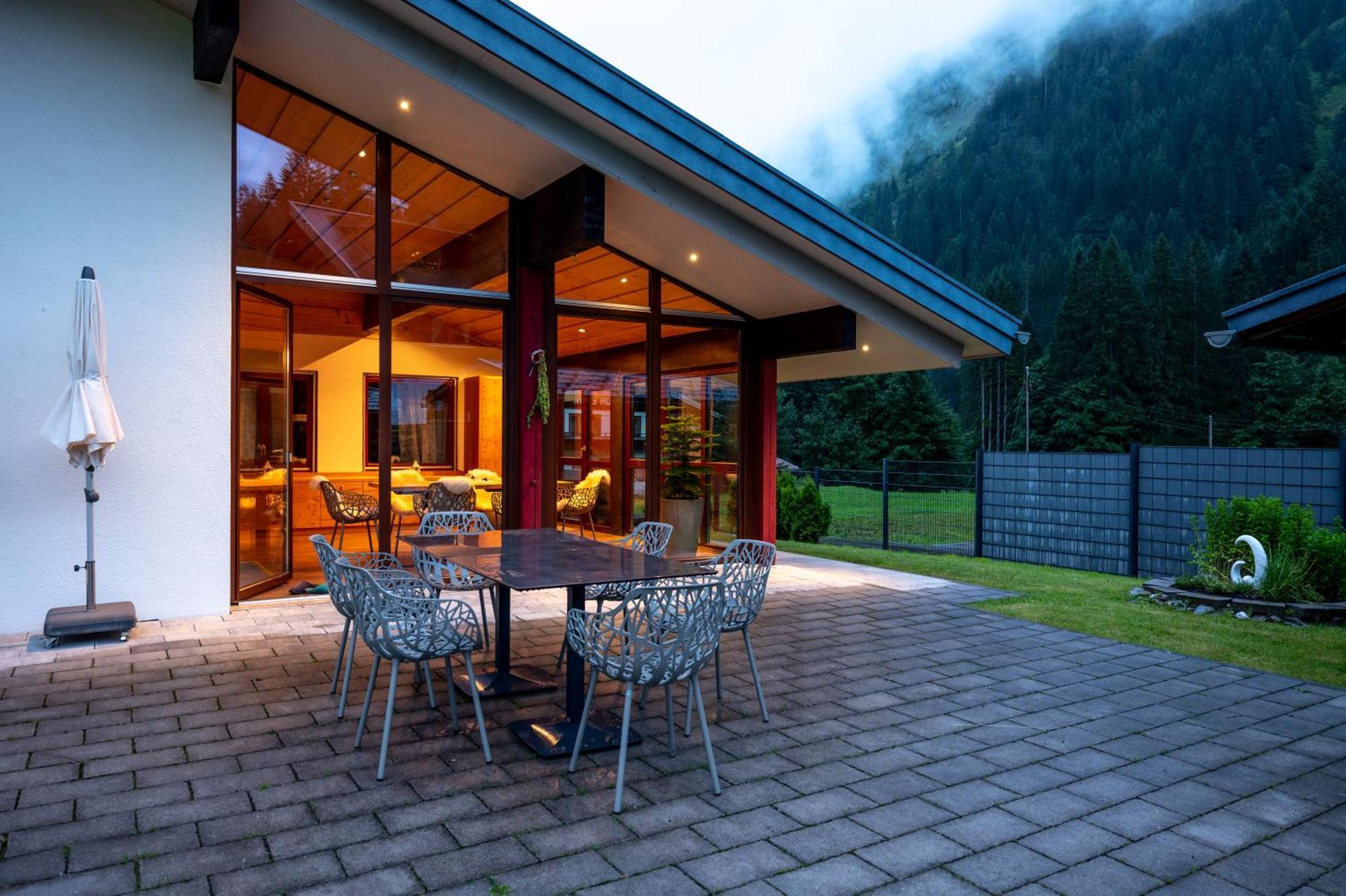 Hubertus Gartenlodge Mittelberg Exterior photo